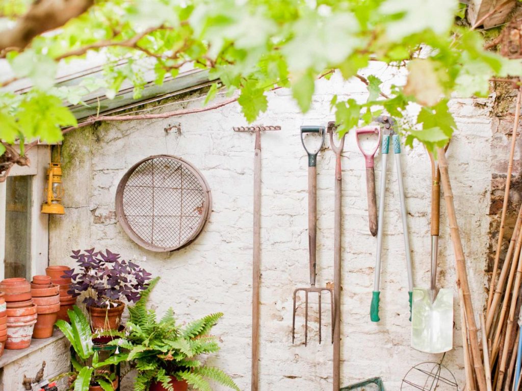 organised-gardening-shed_2000x1500-1200x900